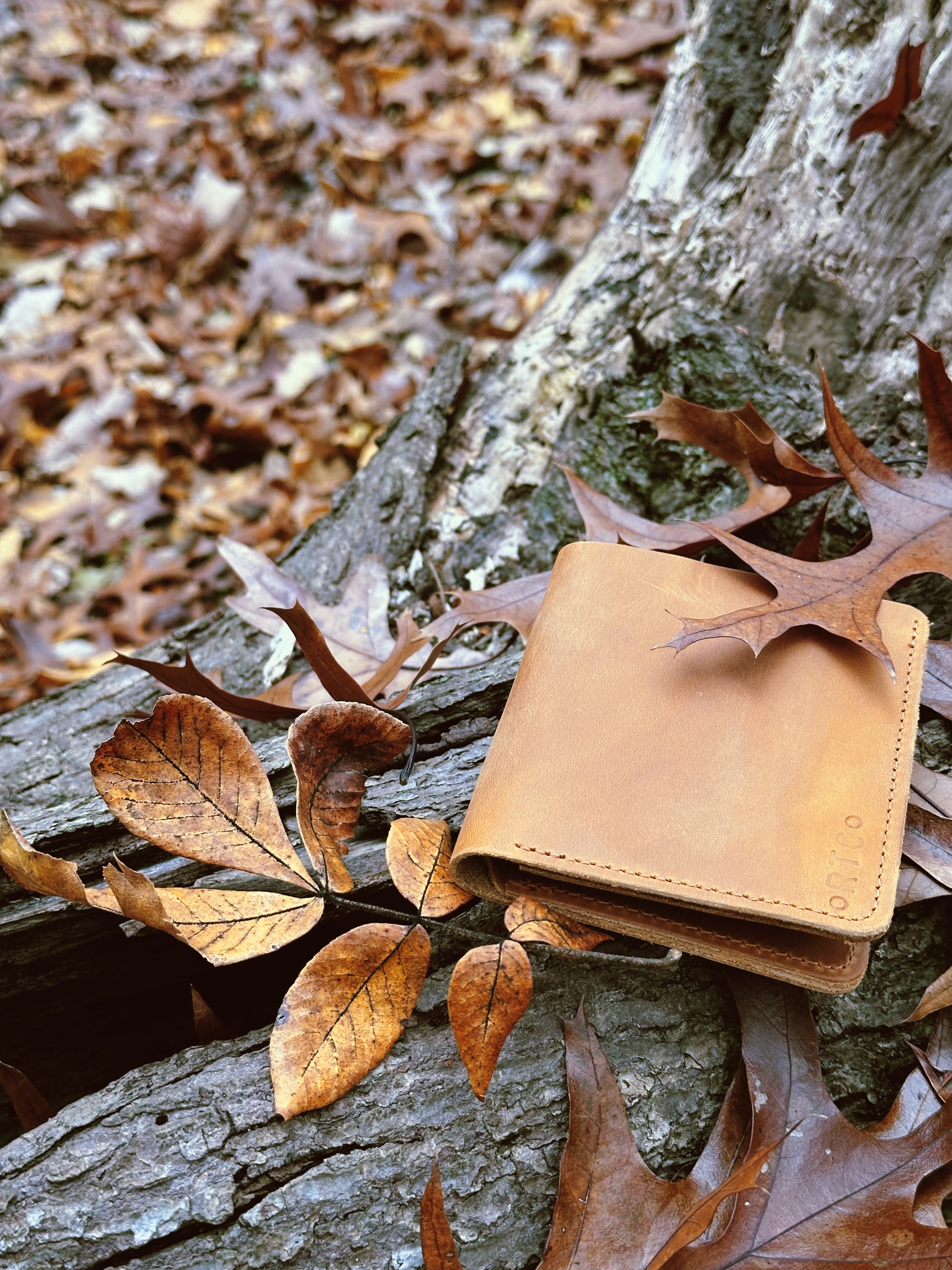 American Leather Goods - Leather Bifold Wallet + Kikkerland Survival Tool